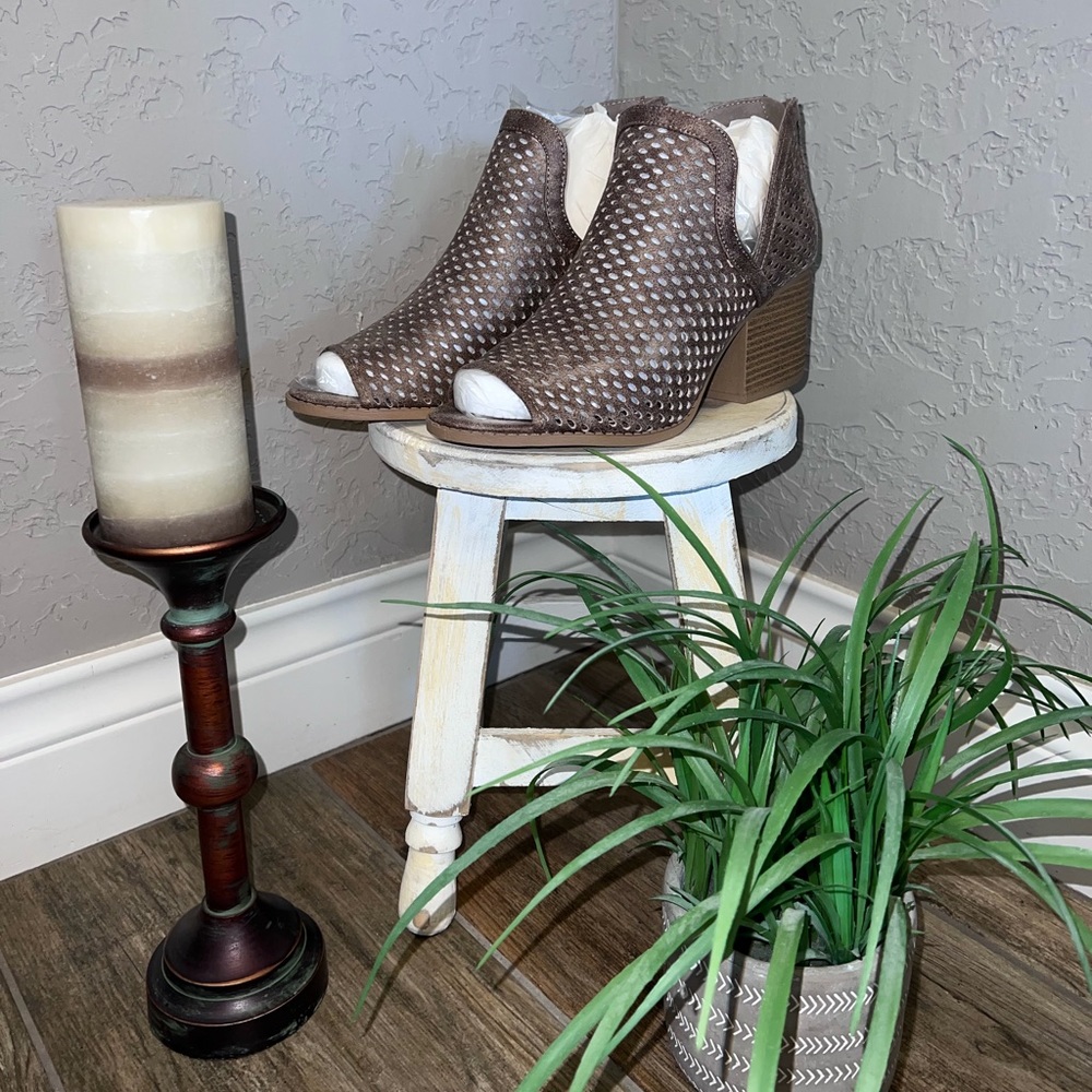 Qupid Peep toe Booties: womens size 10 - dark Taupe